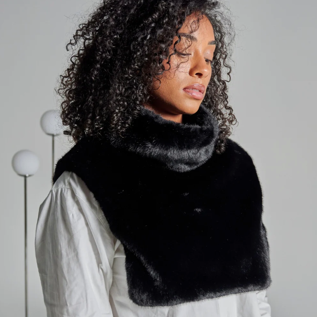 Plastron fausse fourrure noir