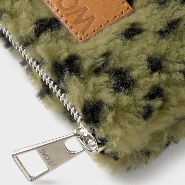 Petite pochette moumoute léopard vert