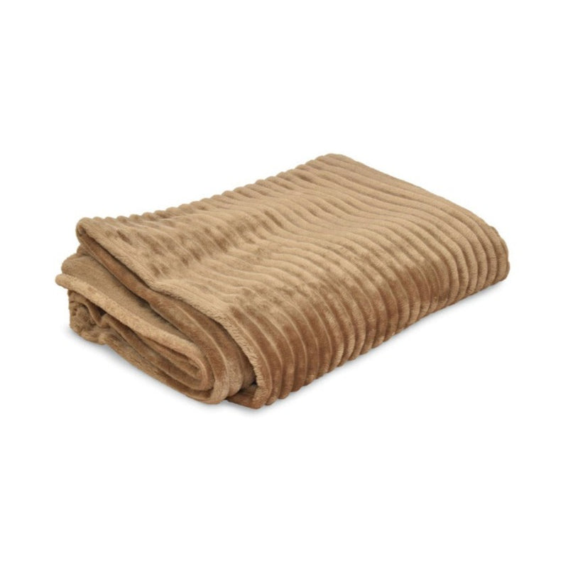 Plaid camel devant un fond blanc 
