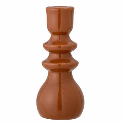 Bougeoir marron terracotta devant un fond blanc 