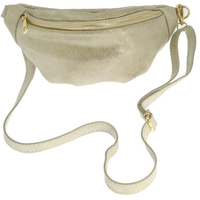 Sac banane métallique champagne devant un fond blanc 