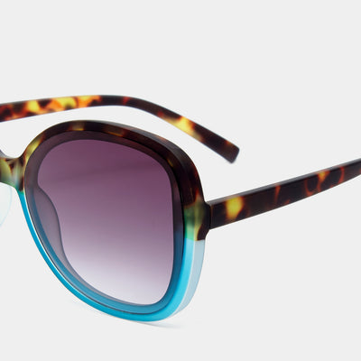 Lunette de soleil ronde bleue léopard sur fond blanc
