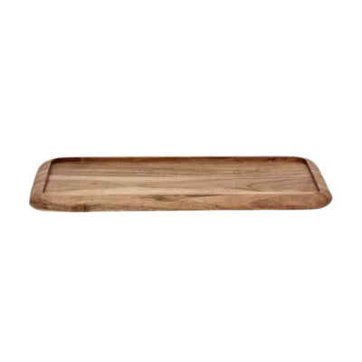 petit plateau rectangle en bois devant un fond blanc 