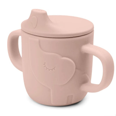 Verre éléphant rose devant fond blanc 